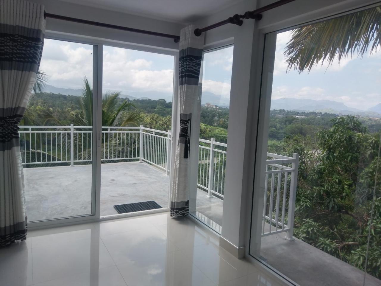 Mahaweli View Inn Kandy Eksteriør billede