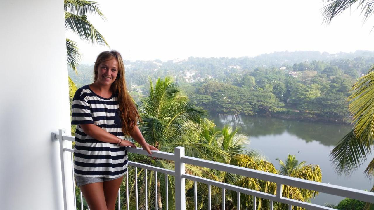 Mahaweli View Inn Kandy Eksteriør billede