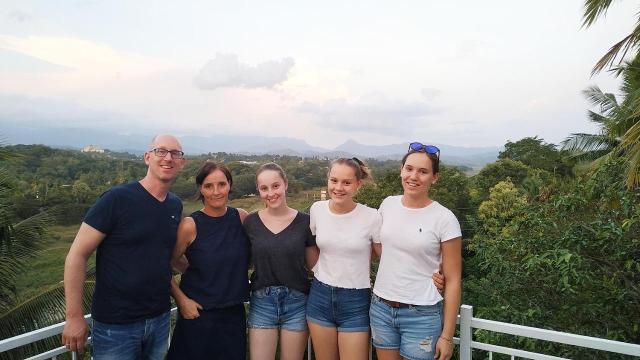 Mahaweli View Inn Kandy Eksteriør billede